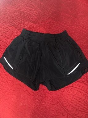 lululemon Black Women's Hottyhot Hotty Hot Shorts with Reflective Accent size 4